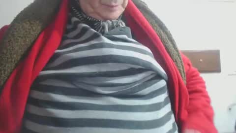 Snapshot of capitanfuturo44 chatting on February 20, 9:22 am Cinzia ex regina online show from February 20, 9:22 am