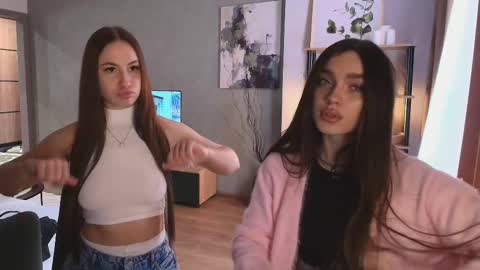 caressyourself online show from November 24, 6:45 am