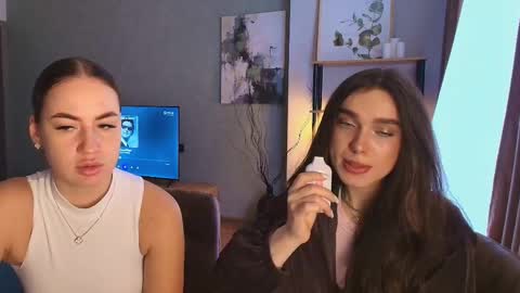 caressyourself online show from November 26, 7:49 am