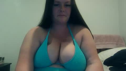 Snapshot of carinabro10 chatting on October 26, 10:49 am carinabro10 online show from October 26, 10:49 am