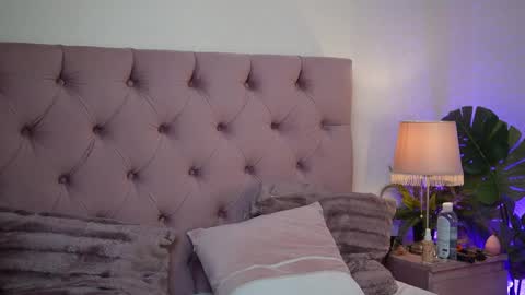  Carina  online show from April 8, 10:57 pm