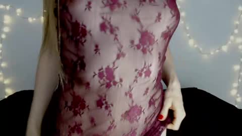 carlin_diaz_ online show from April 1, 10:39 pm