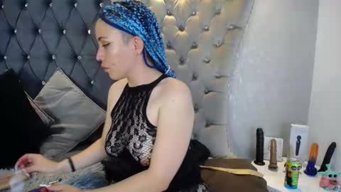 Caro Fisher online show from March 18, 1:50 pm