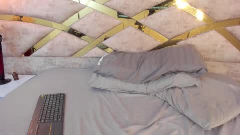 caro_giraldo_ online show from October 24, 12:17 pm