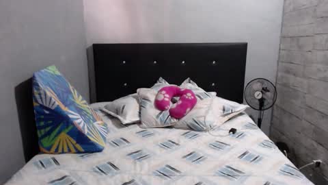 Caro milf  online show from October 25, 6:41 pm