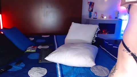 Carolin Moore online show from June 14, 2:24 am