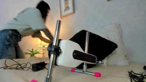  Caroline  online show from April 1, 11:44 am