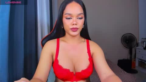 caroline_east online show from October 22, 5:47 pm