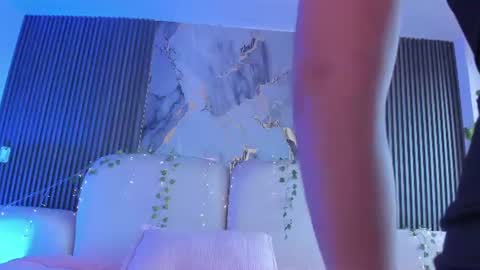 Caroline online show from July 6, 3:03 pm