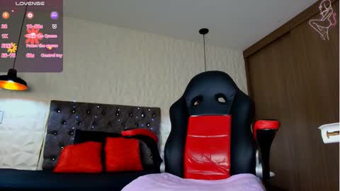 Snapshot of carolinescoth_dl chatting on October 1, 6:07 pm Caroline Scoth online show from October 1, 6:07 pm