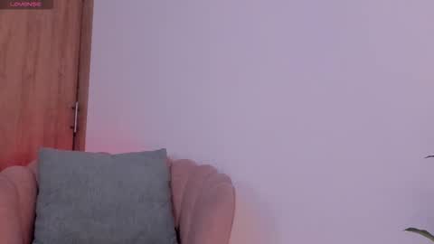 Snapshot of carolinna_ chatting on October 23, 1:01 pm carolinna_ online show from October 23, 1:01 pm
