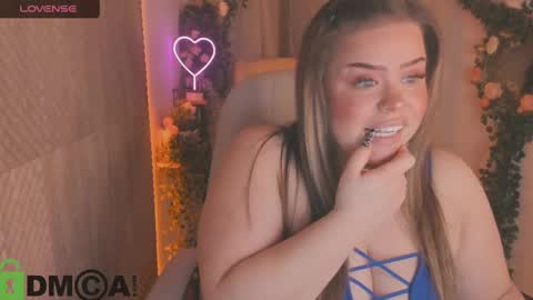 caroll_li online show from February 6, 12:43 am