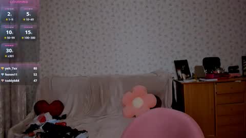 Your 3 online show from February 19, 9:25 pm