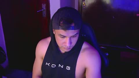 Snapshot of casas_oom chatting on December 15, 8:08 am online show from December 15, 8:08 am