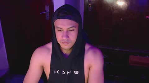 Snapshot of casas_oom chatting on December 28, 7:22 am online show from December 28, 7:22 am