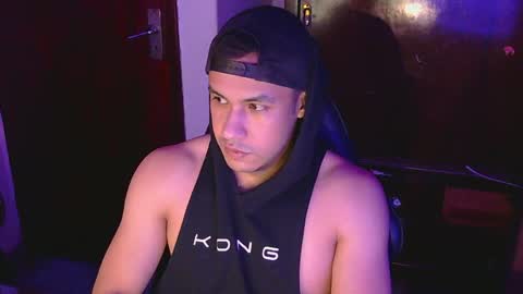 Snapshot of casas_oom chatting on December 15, 5:02 am online show from December 15, 5:02 am