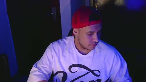 Snapshot of casas_oom chatting on December 5, 4:26 am online show from December 5, 4:26 am