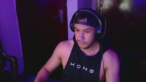 Snapshot of casas_oom chatting on December 8, 1:03 pm online show from December 8, 1:03 pm