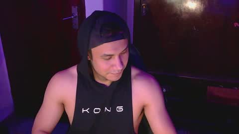 Snapshot of casas_oom chatting on December 28, 10:25 am online show from December 28, 10:25 am