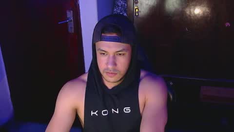 Snapshot of casas_oom chatting on March 6, 3:02 am online show from March 6, 3:02 am