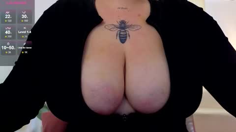 Snapshot of caseyrobbinss chatting on October 22, 7:33 am Casey Robbins online show from October 22, 7:33 am