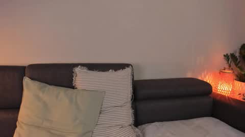  cassandra  online show from October 18, 5:50 pm