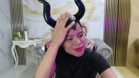 Catalina  online show from October 18, 3:16 pm