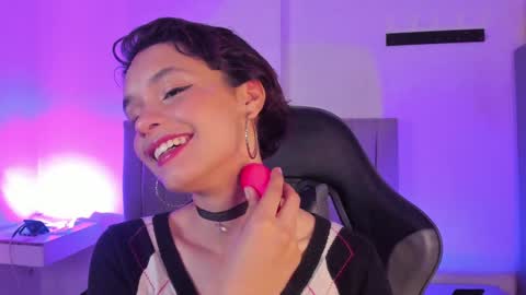 Cat  online show from February 7, 8:20 pm