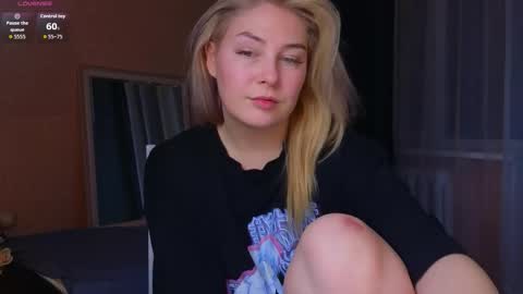 Snapshot of catherine_river chatting on October 16, 1:11 pm Catherine online show from October 16, 1:11 pm