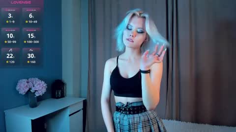 Mia online show from April 1, 1:41 pm