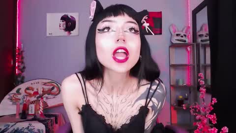 Snapshot of cati_petite chatting on September 26, 8:44 am Cati help me reach my goal of 100 thumbs up again 3 online show from September 26, 8:44 am