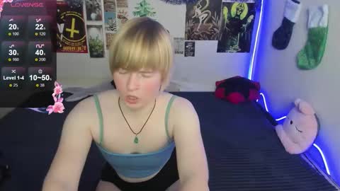 cattie_w_ online show from January 10, 1:55 am