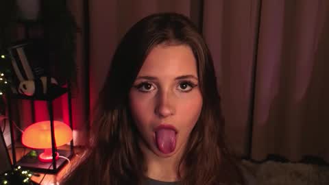 Lina  online show from January 6, 7:29 pm