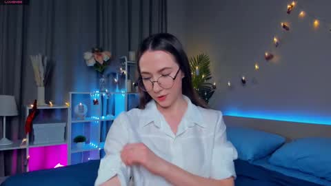 Josie Manesi online show from March 6, 7:32 pm