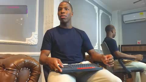 charlesbrown_ online show from December 22, 12:01 pm