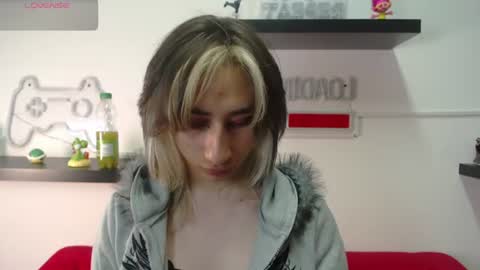 charlothe_dumont online show from July 22, 6:43 pm