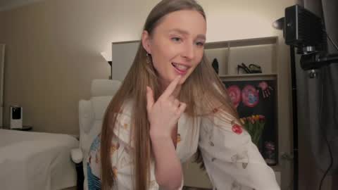 CharlottaWells online show from March 8, 2:40 pm