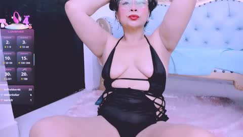 charlotte__milf online show from February 22, 7:23 am