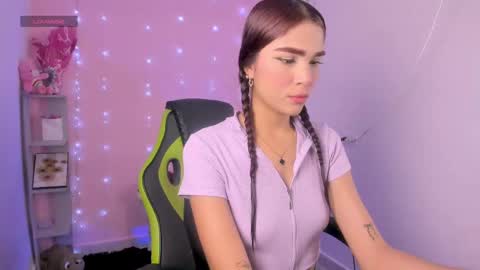 charlotteee online show from October 8, 4:18 am