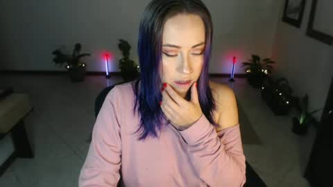 charlottezoe online show from June 15, 9:01 am