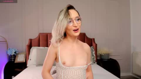 Snapshot of charming_annye chatting on October 3, 10:51 pm Annye online show from October 3, 10:51 pm