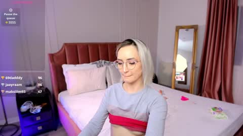 Snapshot of charming_annye chatting on January 6, 9:43 pm Annye online show from January 6, 9:43 pm