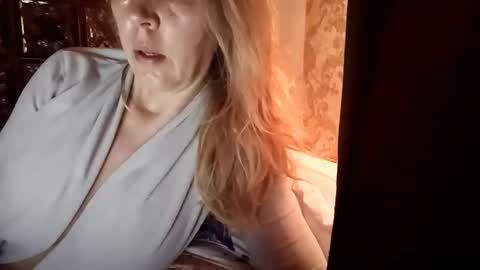 charming_rosse online show from April 27, 5:16 am