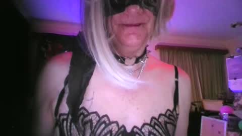 We Chat online show from January 13, 9:17 am