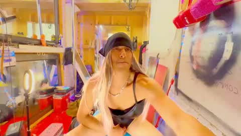 Snapshot of chavezechavez4207 chatting on October 25, 6:02 am MasterPRO online show from October 25, 6:02 am