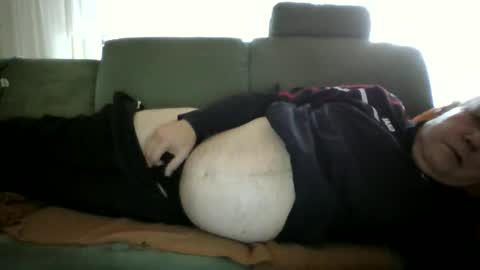 Snapshot of cheesy4444 chatting on October 25, 12:04 pm Tom online show from October 25, 12:04 pm