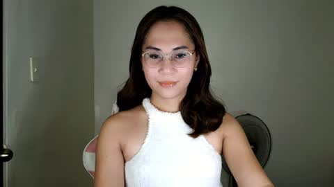 chelly4u69 online show from June 15, 1:14 pm