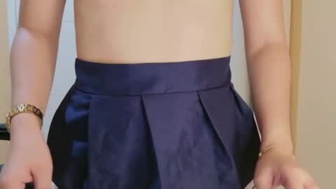 chelly4u69 online show from April 12, 10:58 pm