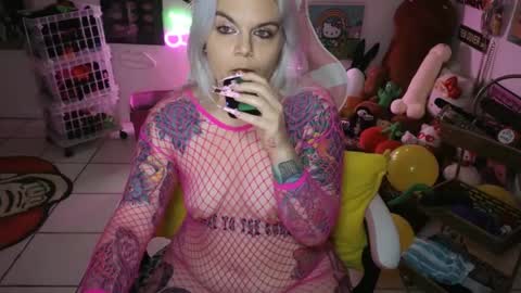 CherryBombBomb online show from December 3, 6:10 am