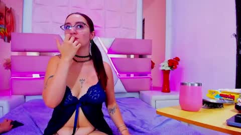 cherryrusson online show from June 19, 1:39 pm